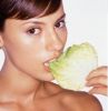 У людей, придерживающихся вегетарианской диеты, более слабые кости 